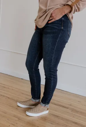 ANGIE HIGH WAISTED SKINNY JEAN WITH NO DISTRESSING