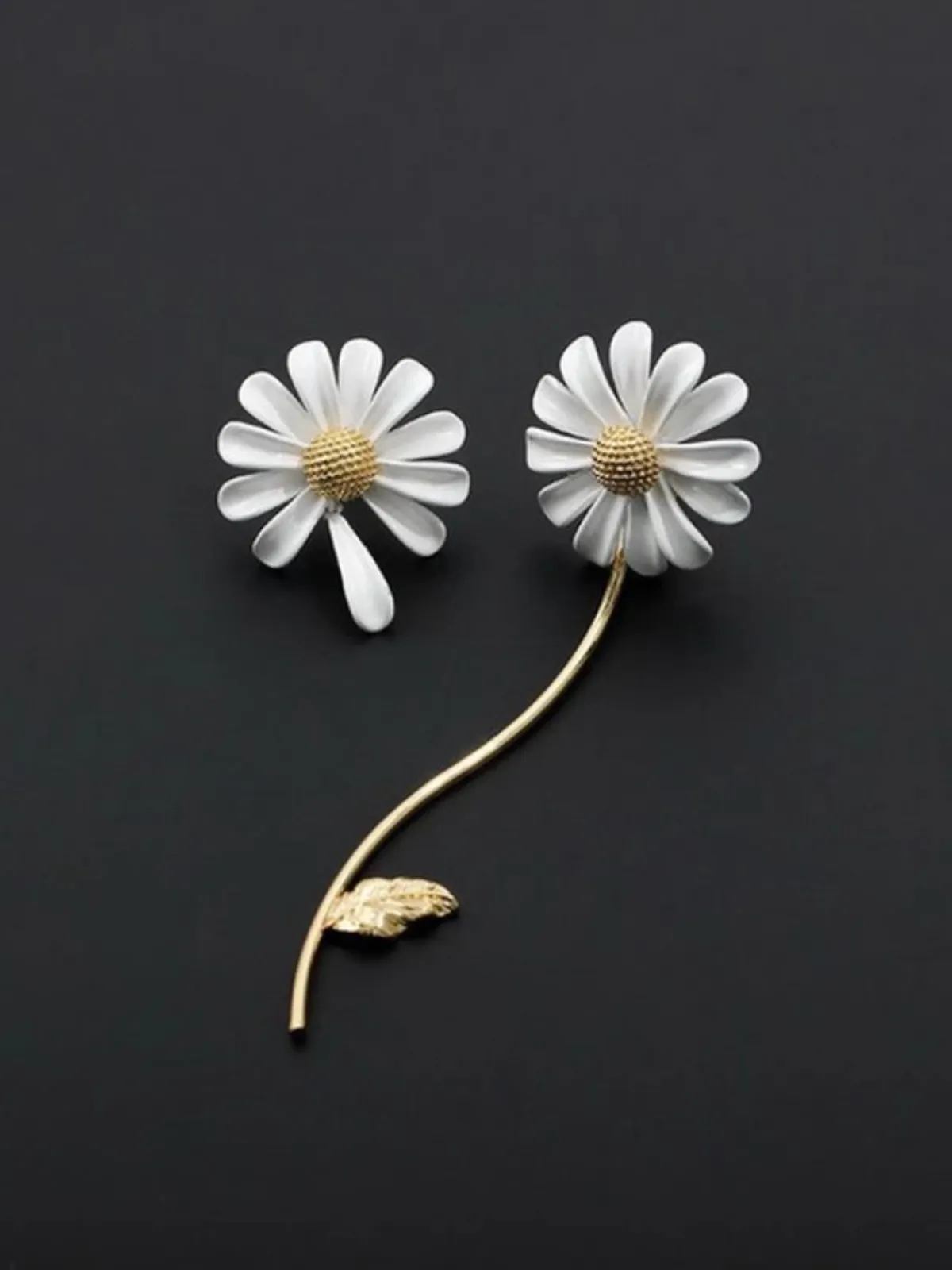 Pretty Petals Daisy Flower Earrings