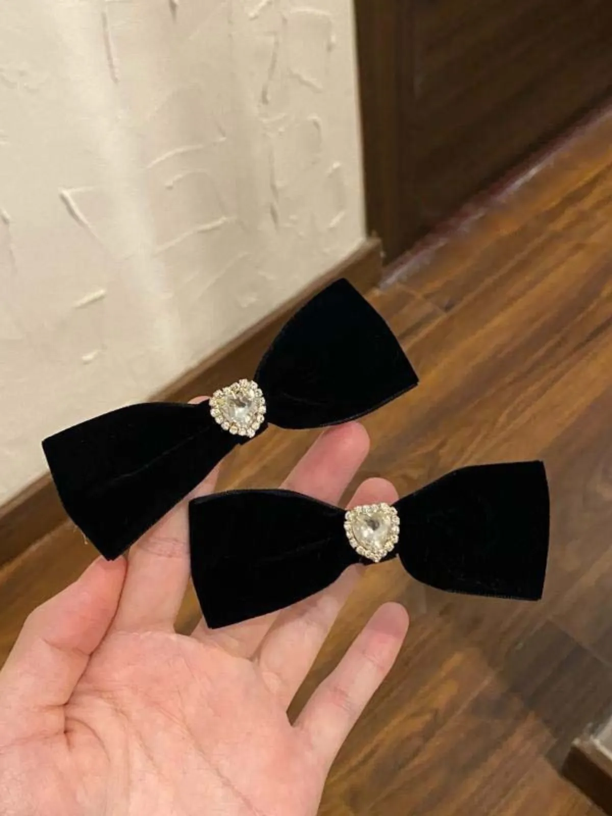 Soft Glam Style Black Velvet Bow Hair Clip